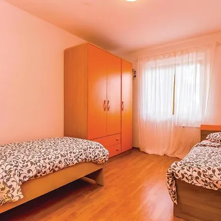 アパート Luce ヤドラニヴォ